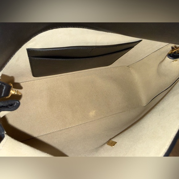 TOTEME T-lock top handle black leather with gold hardware - Picture 6 of 7